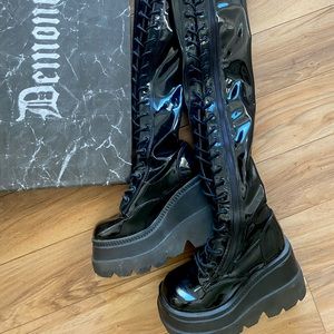 Demonia shaker 374 knee high boot black